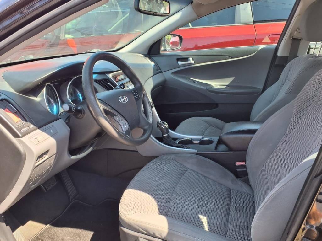 Hyundai Sonata 4dr Sdn 2.4L Auto GLS 2011