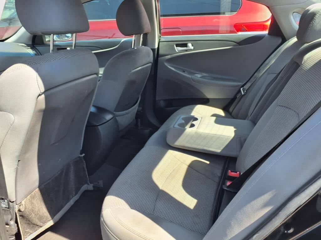 Hyundai Sonata 4dr Sdn 2.4L Auto GLS 2011