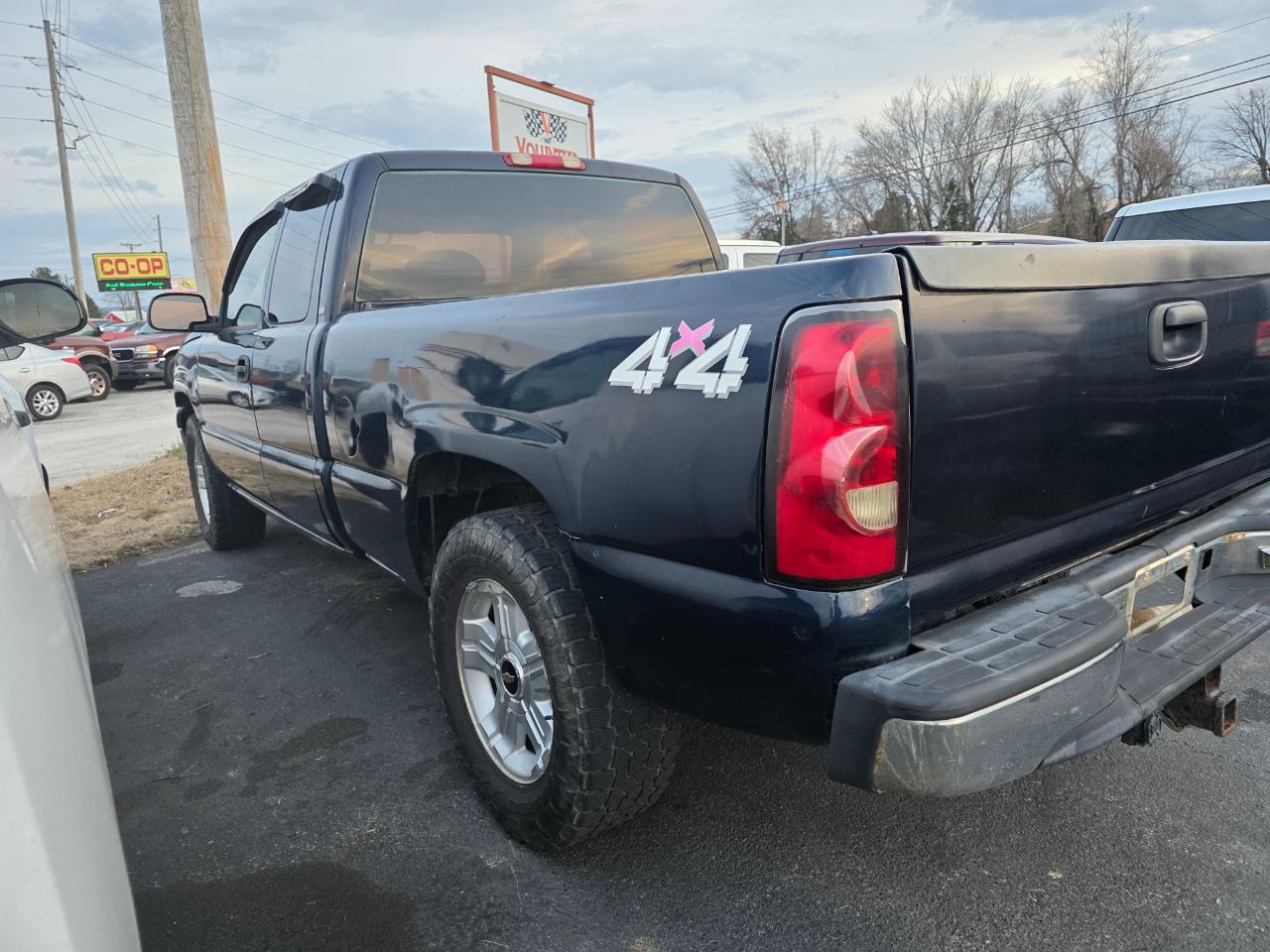Chevrolet Silverado 1500 Ext Cab 143.5" WB 4WD Work Truck 2005