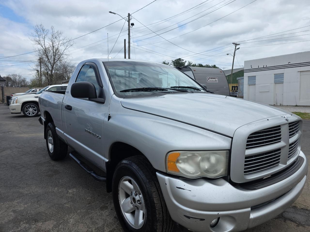 Dodge Ram 1500 2dr Reg Cab 120" WB 4WD 2002