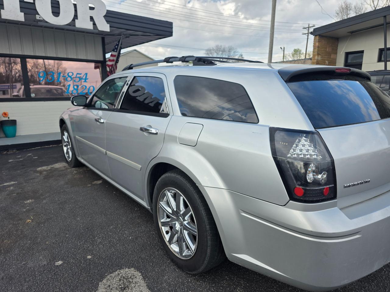 Dodge Magnum 4dr Wgn SE RWD 2005