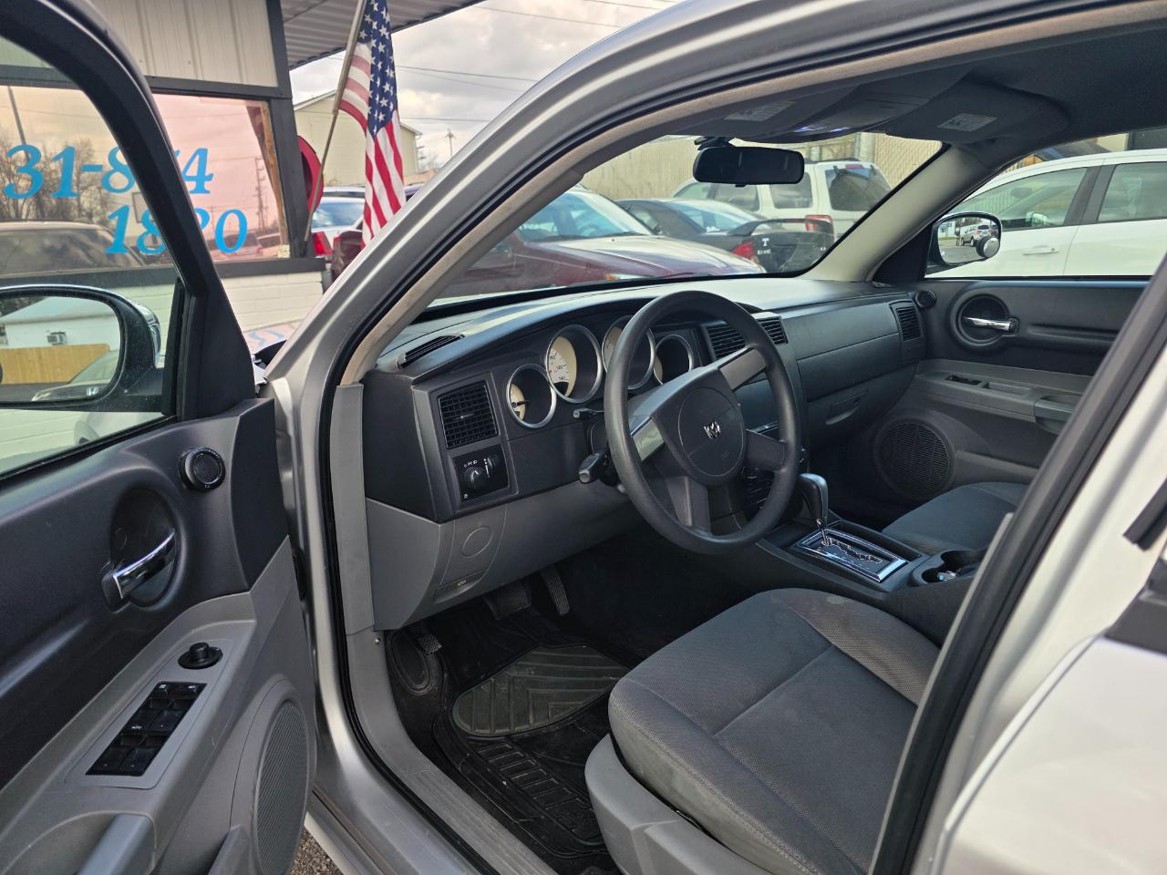 Dodge Magnum 4dr Wgn SE RWD 2005