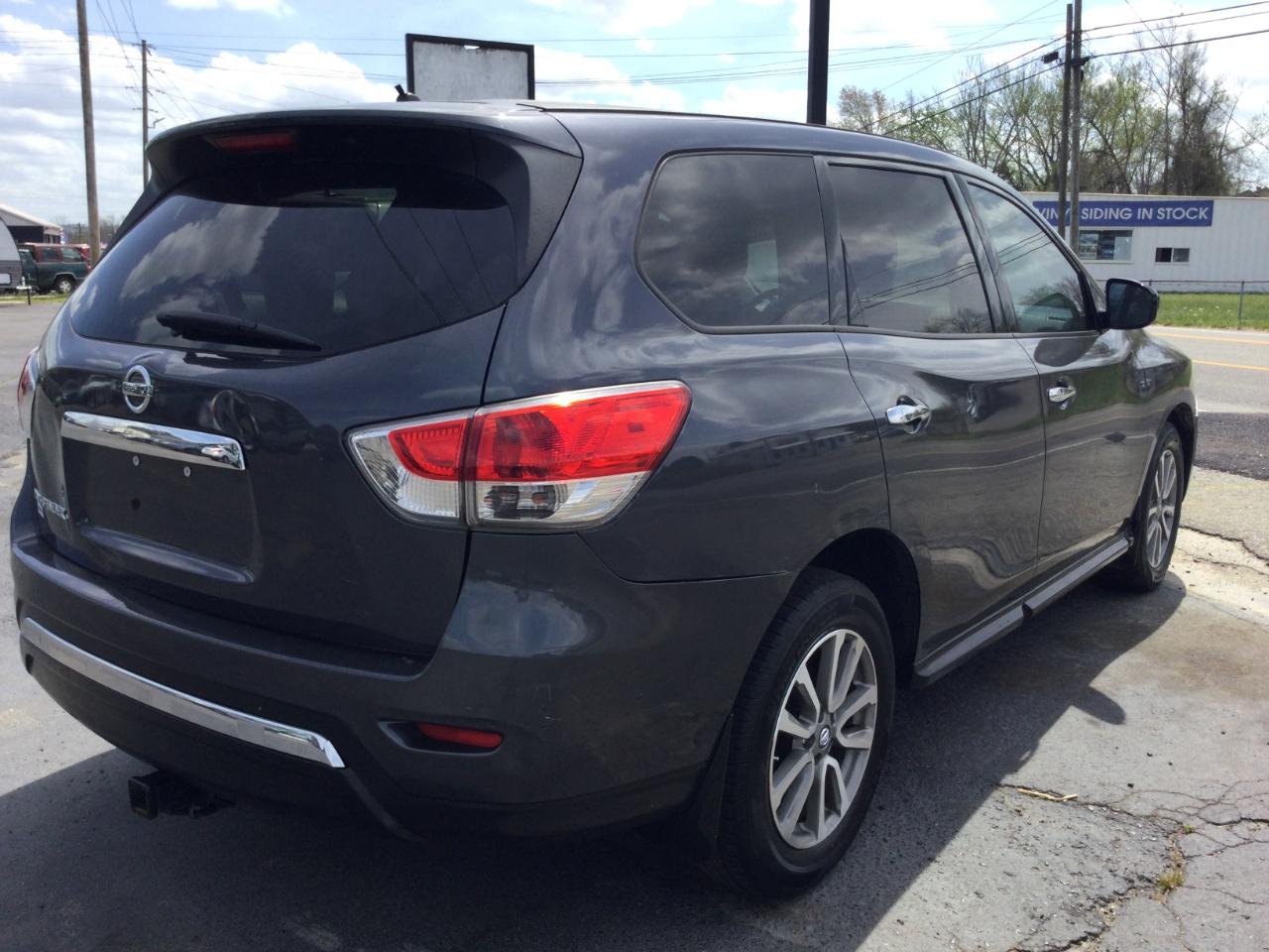 Nissan Pathfinder 2WD 4dr S 2014