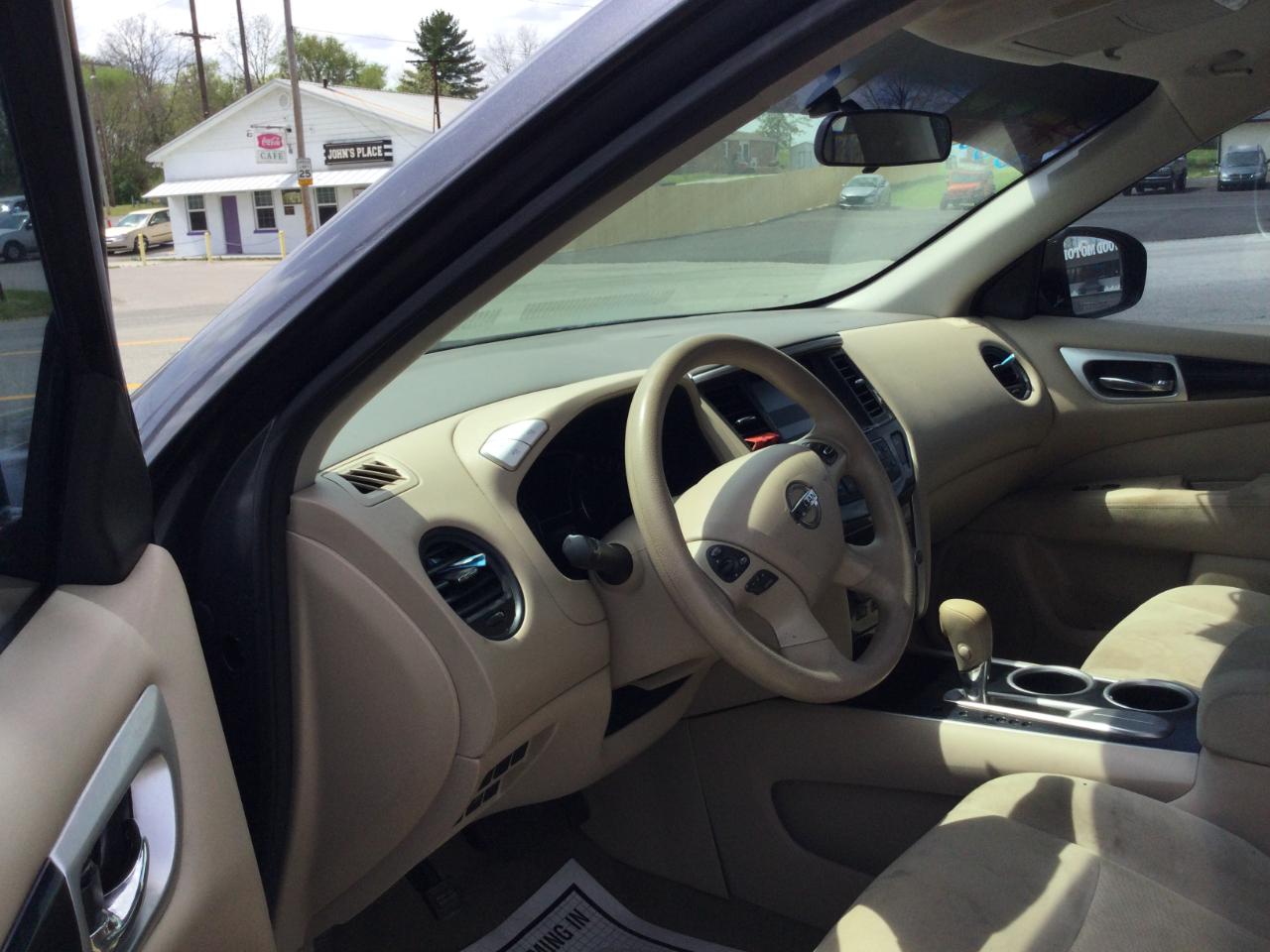 Nissan Pathfinder 2WD 4dr S 2014