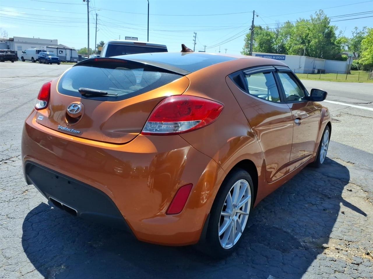 Hyundai Veloster  2013