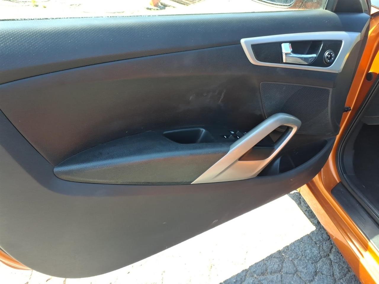 Hyundai Veloster  2013