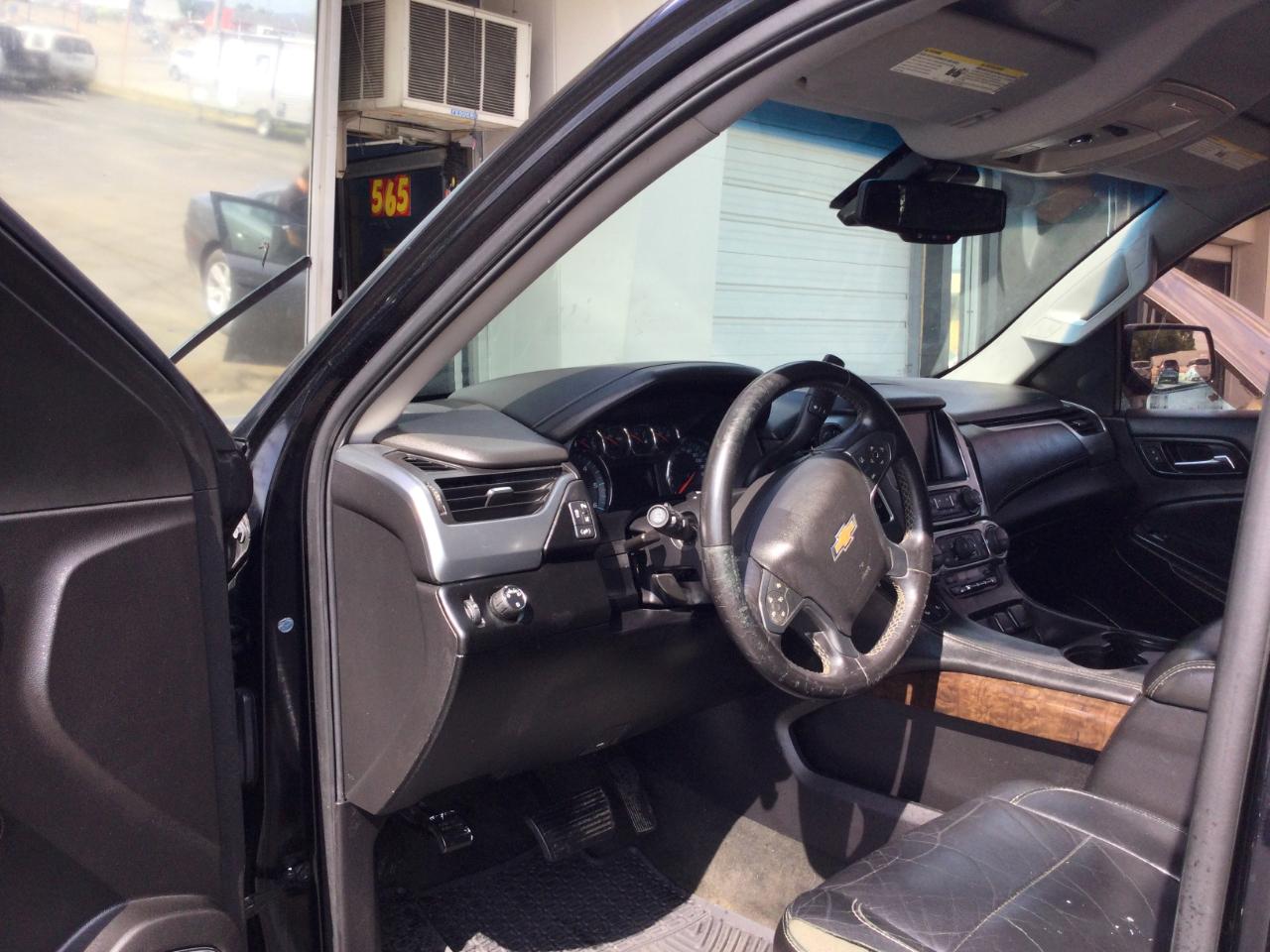 Chevrolet Suburban 2WD 4dr LT 2015