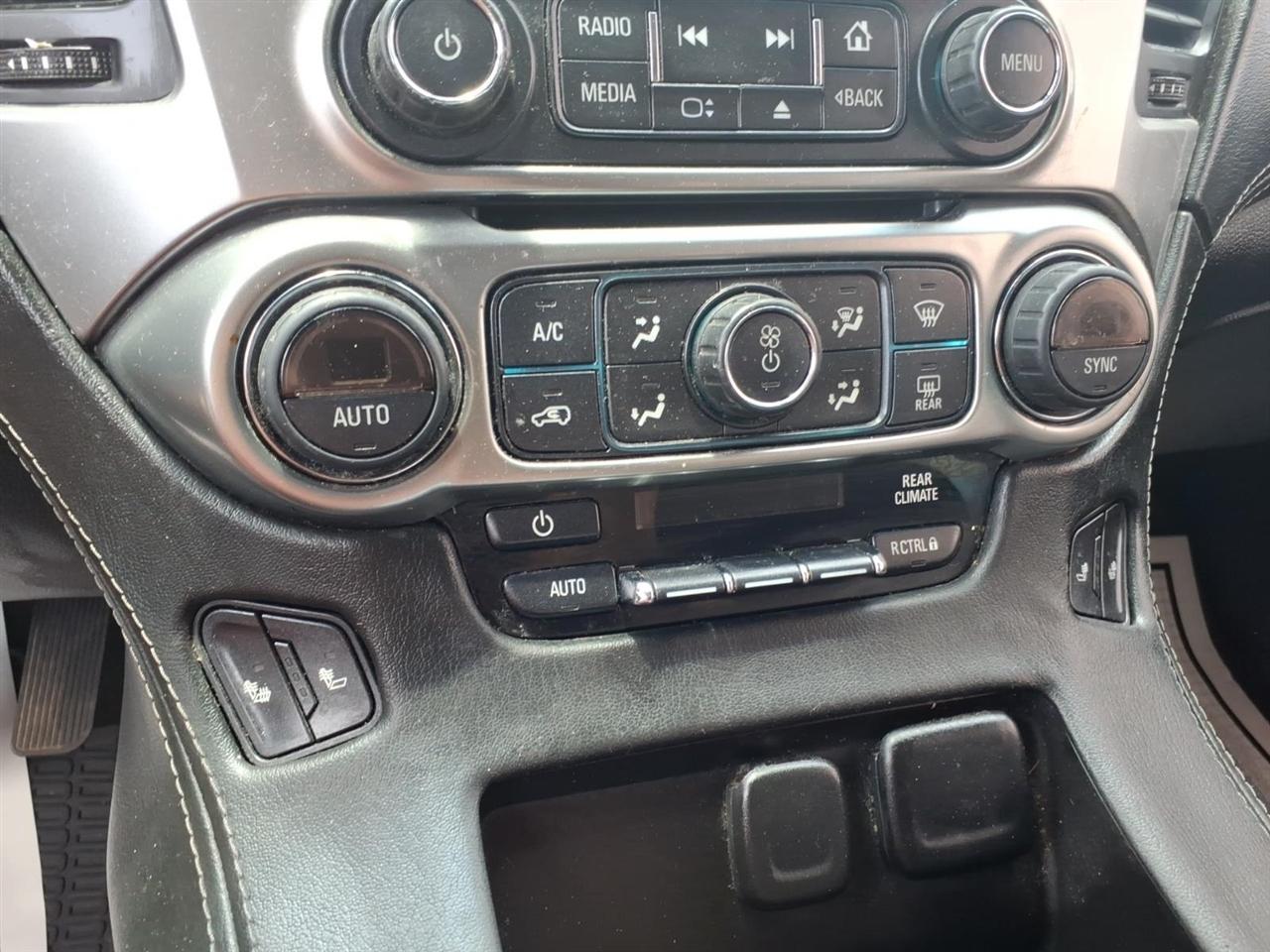 Chevrolet Suburban  2015