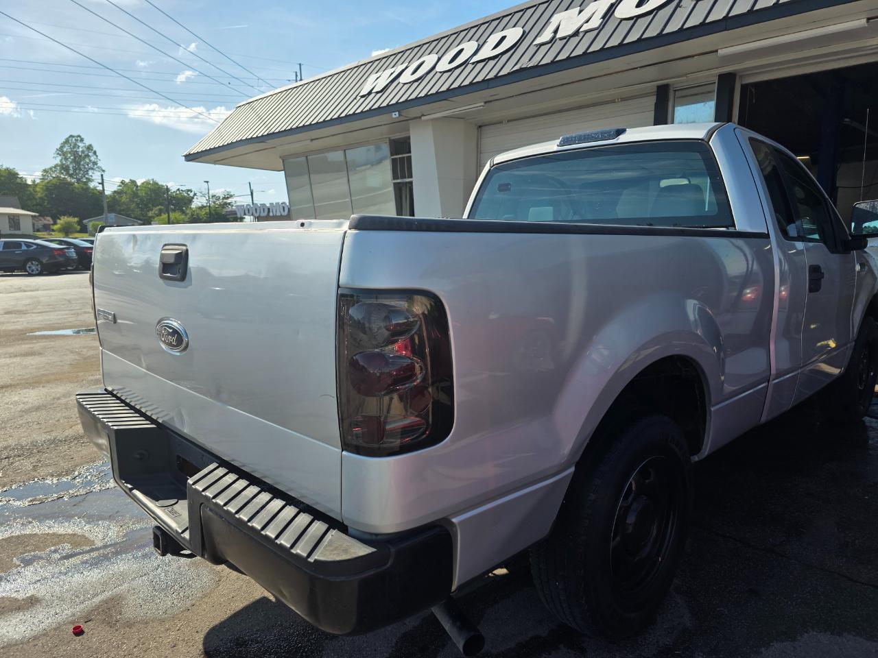 Ford F-150 Reg Cab 126" XLT 2005