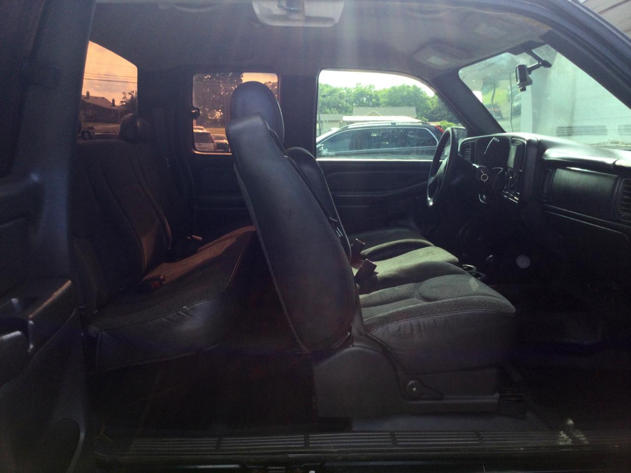 Chevrolet Silverado 1500 Ext Cab 143.5" WB 4WD Work Truck 2005
