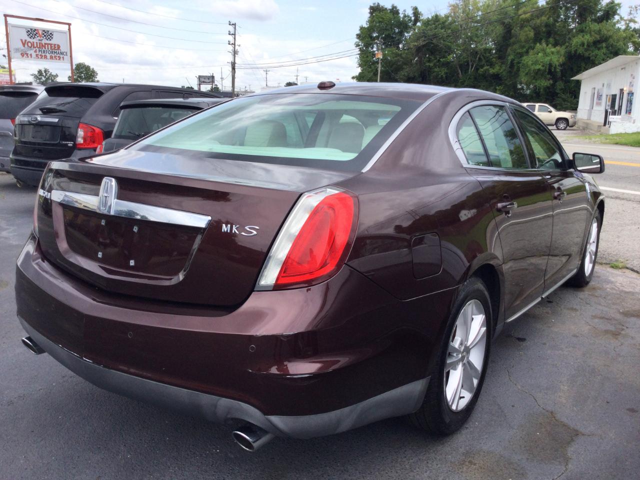 Lincoln MKS 4dr Sdn 3.7L FWD 2010