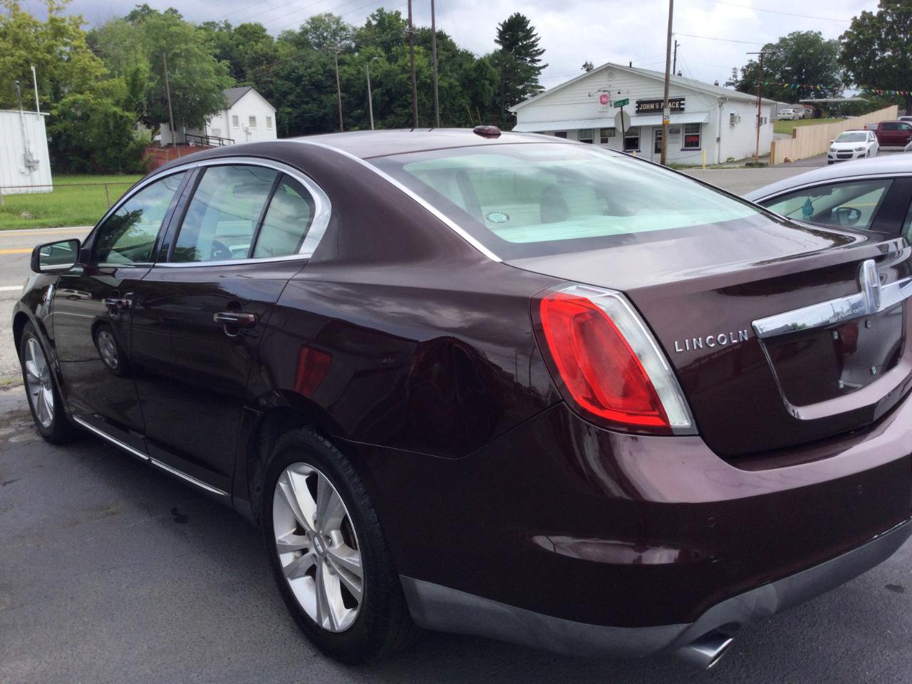 Lincoln MKS 4dr Sdn 3.7L FWD 2010