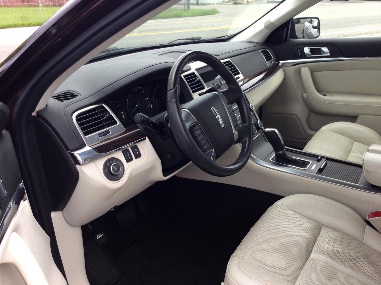 Lincoln MKS 4dr Sdn 3.7L FWD 2010