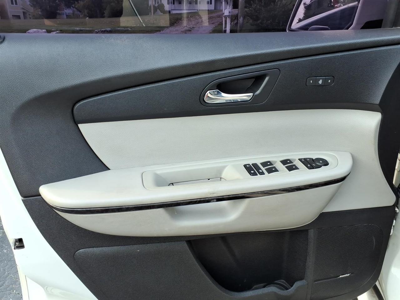 GMC Acadia  2012