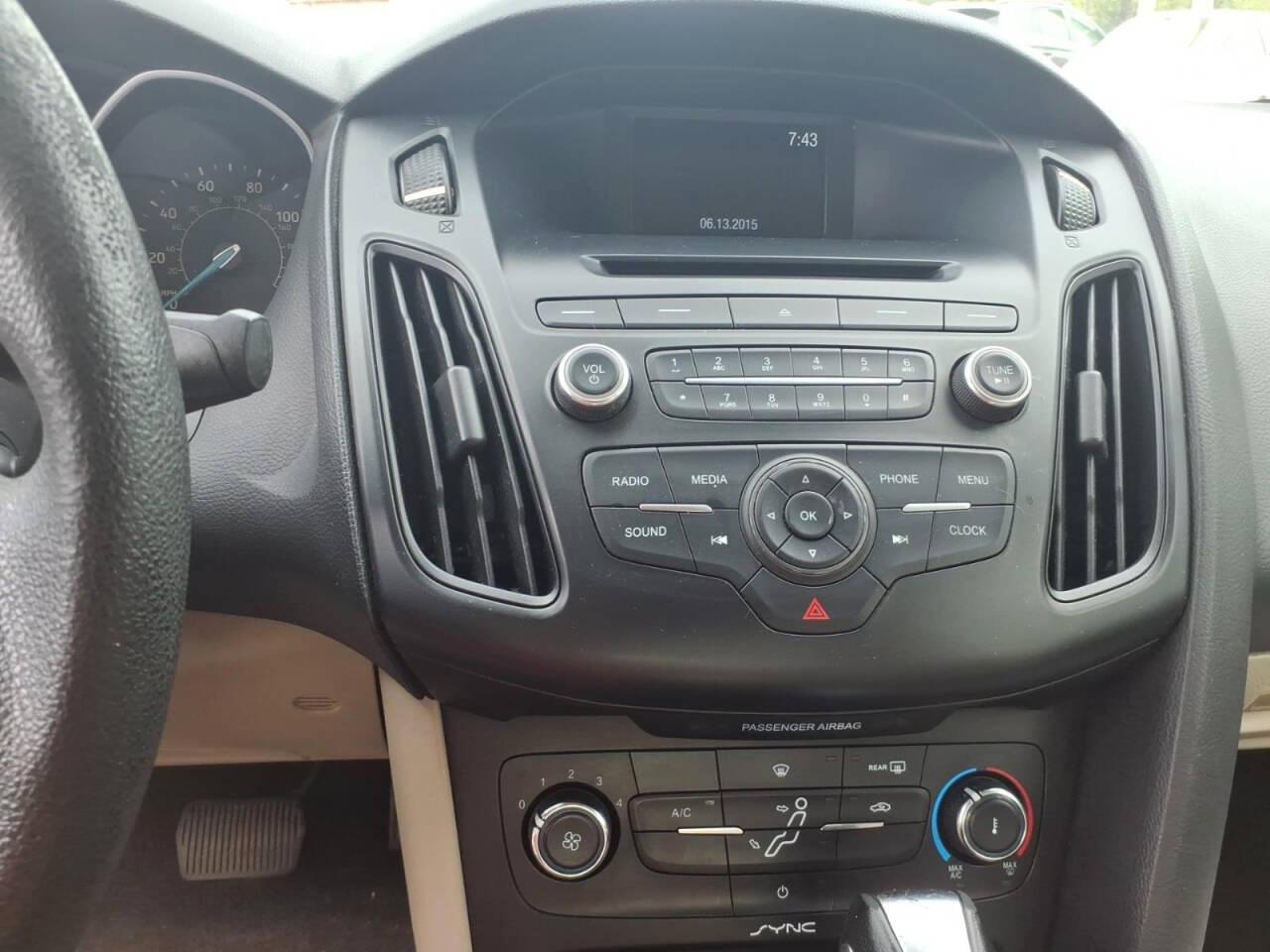 Ford Focus 4dr Sdn SE 2015