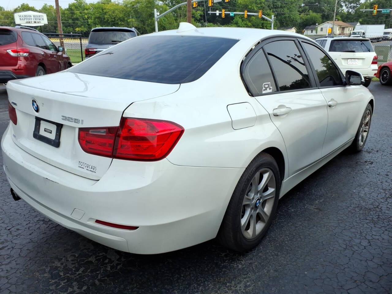 BMW 3 Series 4dr Sdn 328i xDrive AWD 2013