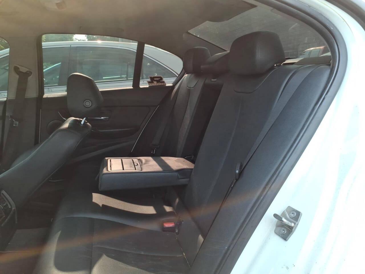 BMW 3 Series 4dr Sdn 328i xDrive AWD 2013