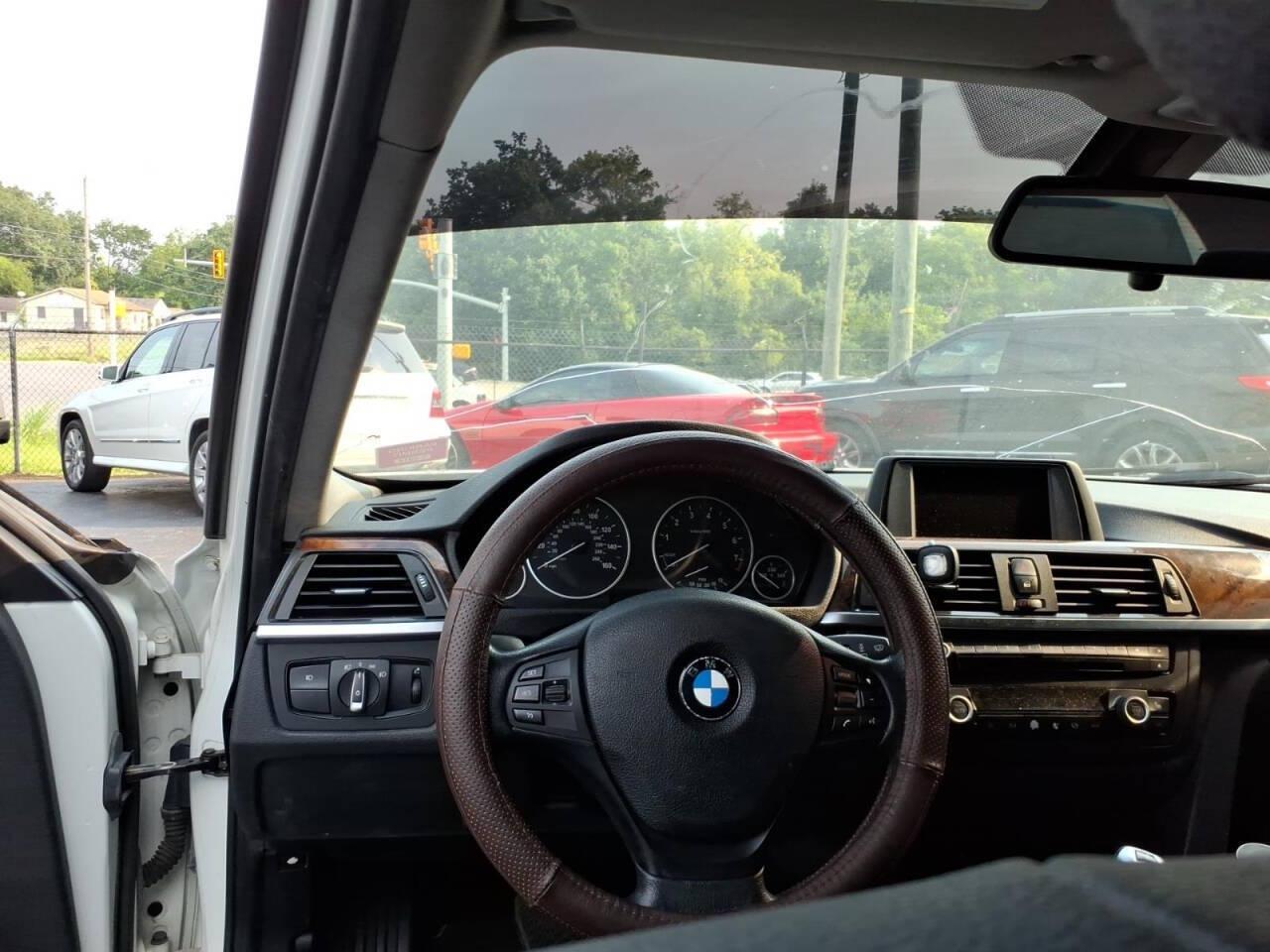 BMW 3 Series 4dr Sdn 328i xDrive AWD 2013