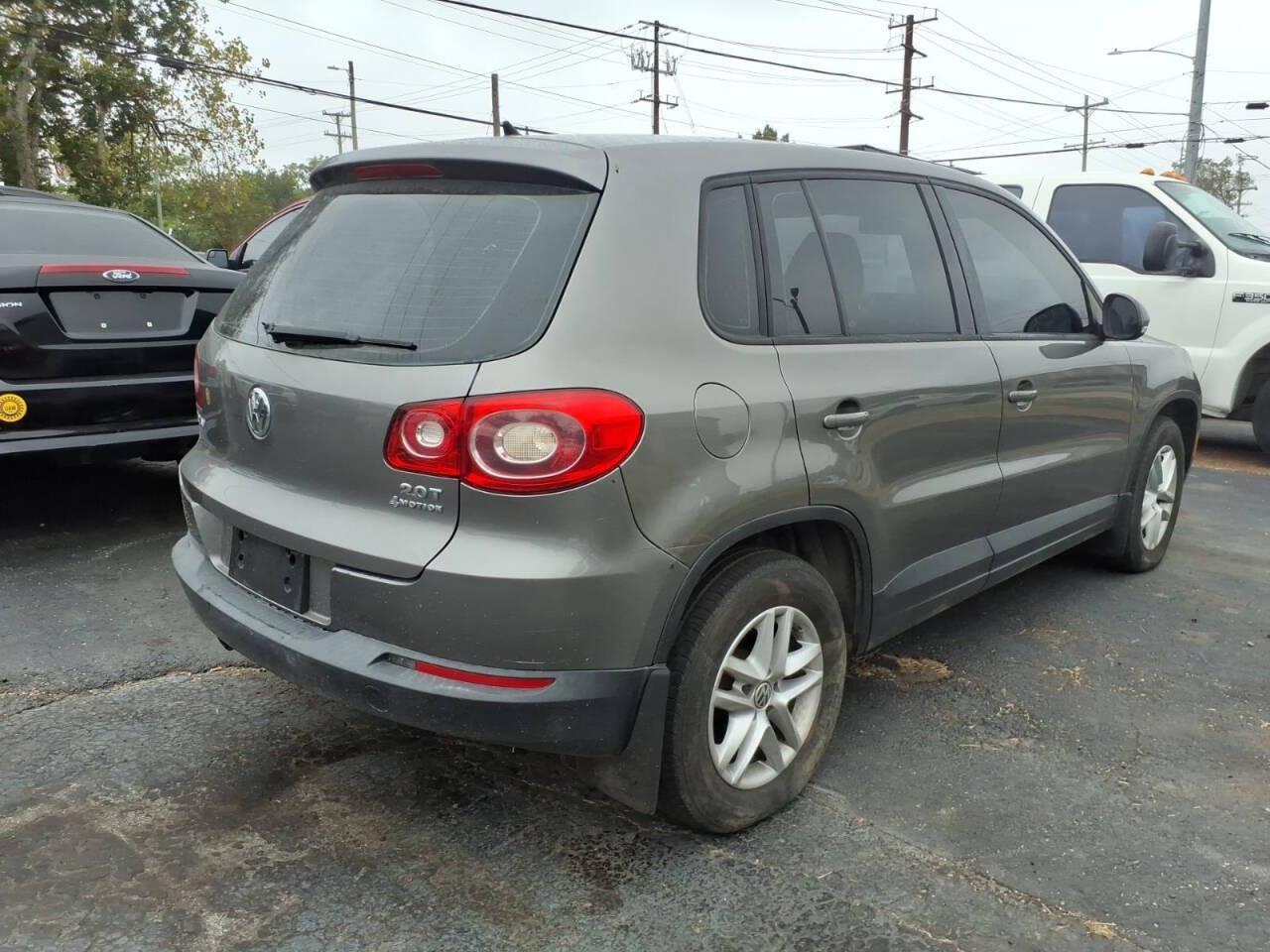 Volkswagen Tiguan 4WD 4dr S 4Motion 2011