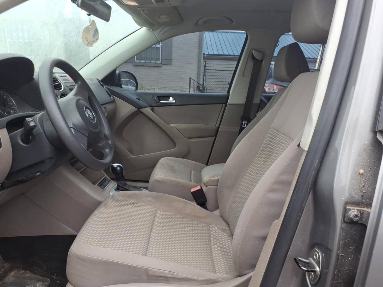 Volkswagen Tiguan 4WD 4dr S 4Motion 2011