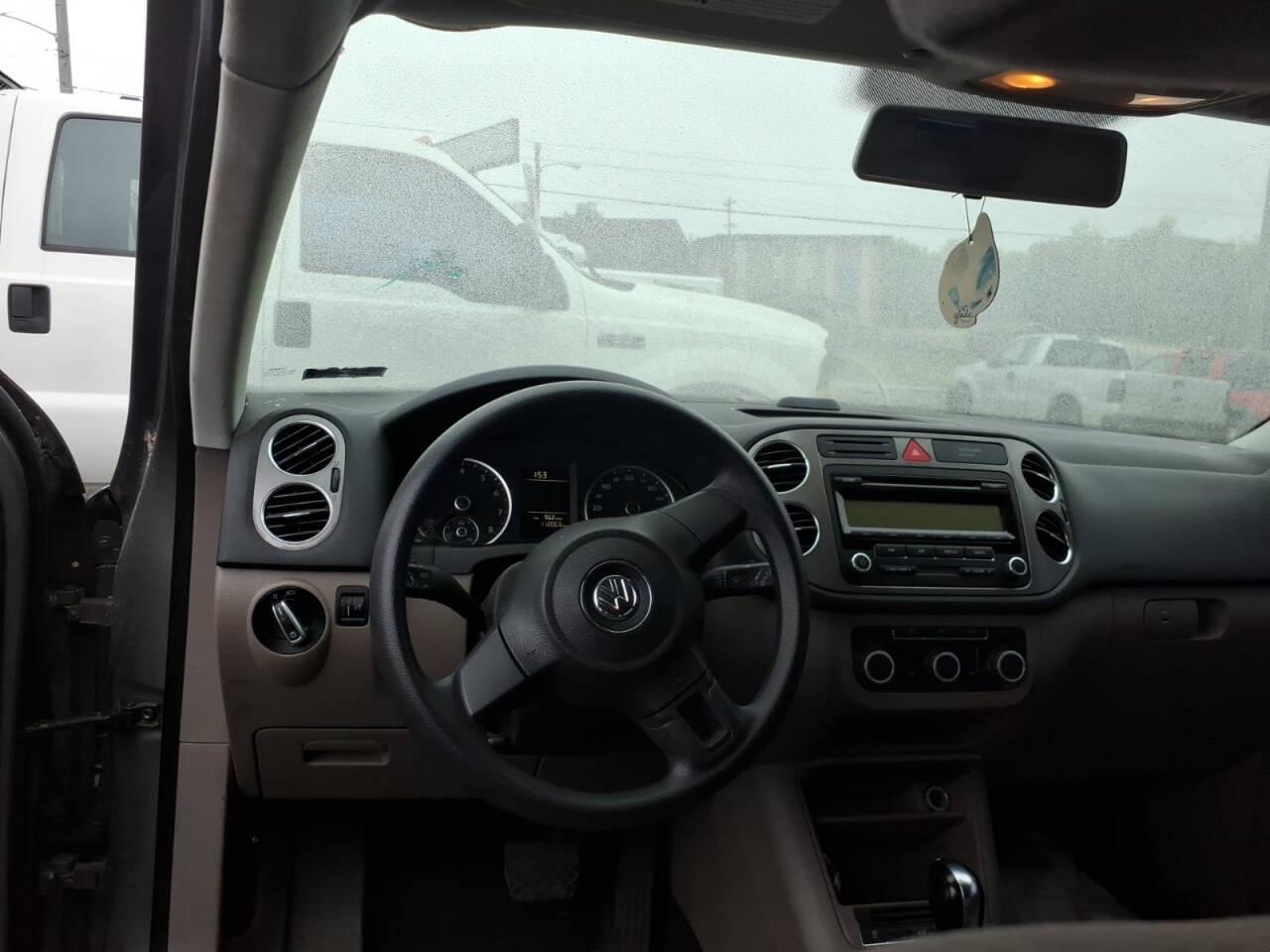 Volkswagen Tiguan 4WD 4dr S 4Motion 2011