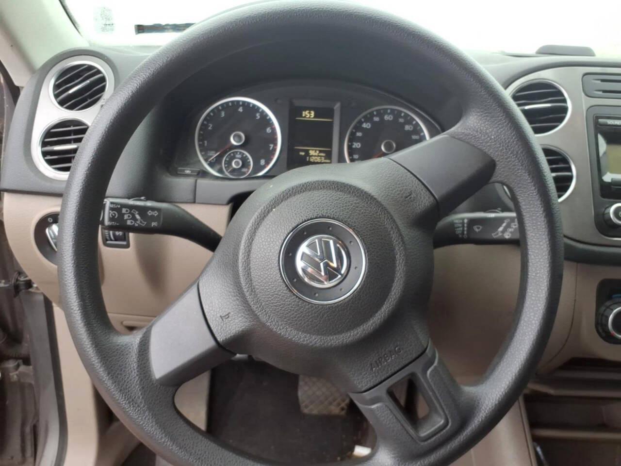 Volkswagen Tiguan 4WD 4dr S 4Motion 2011