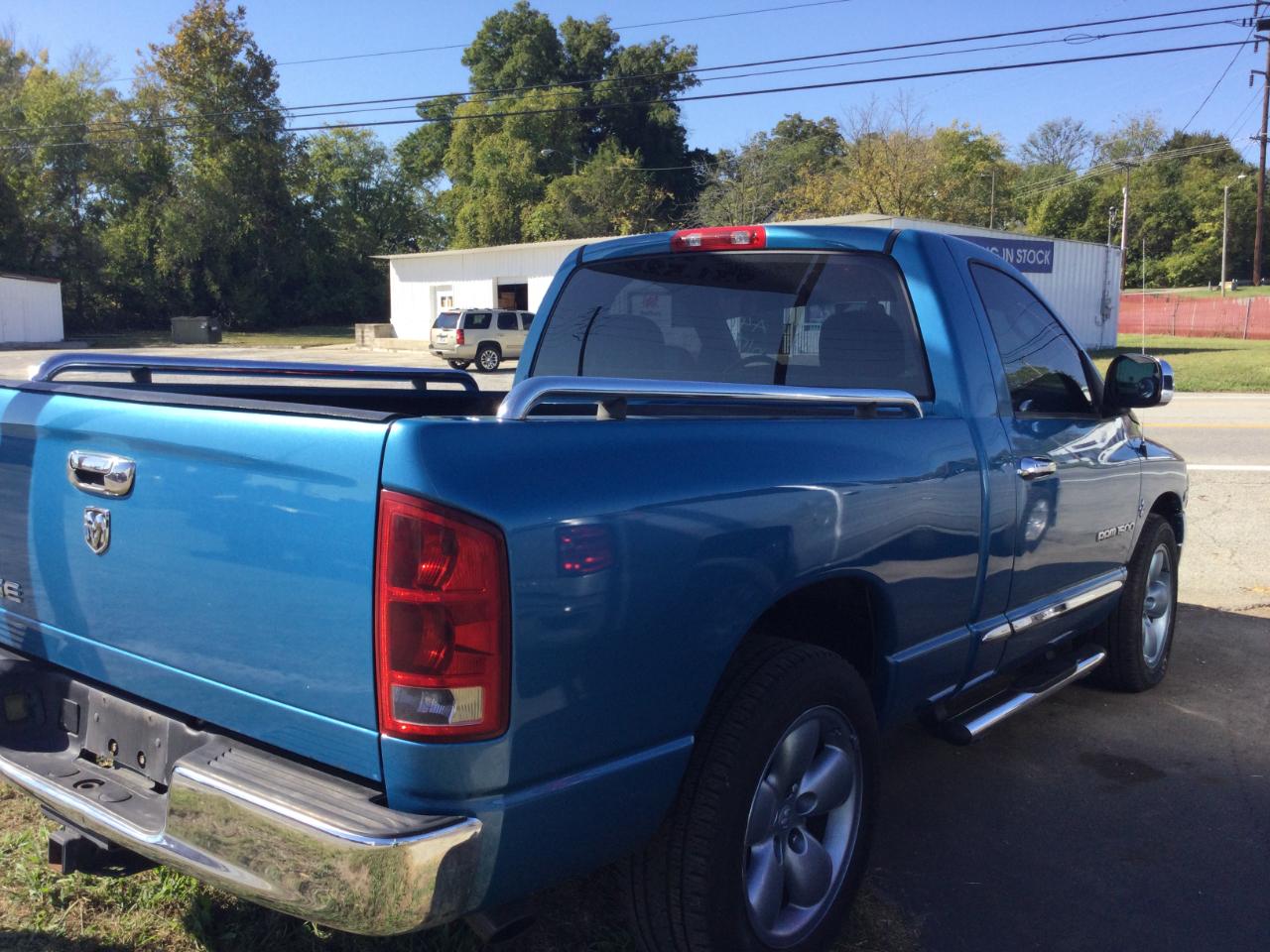 Dodge Ram 1500 2dr Reg Cab 120.5" WB SLT 2004
