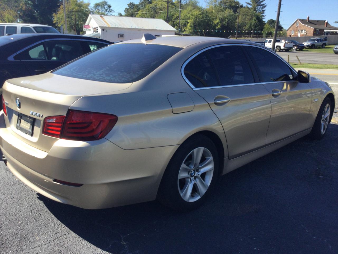 BMW 5 Series 4dr Sdn 528i xDrive AWD 2013