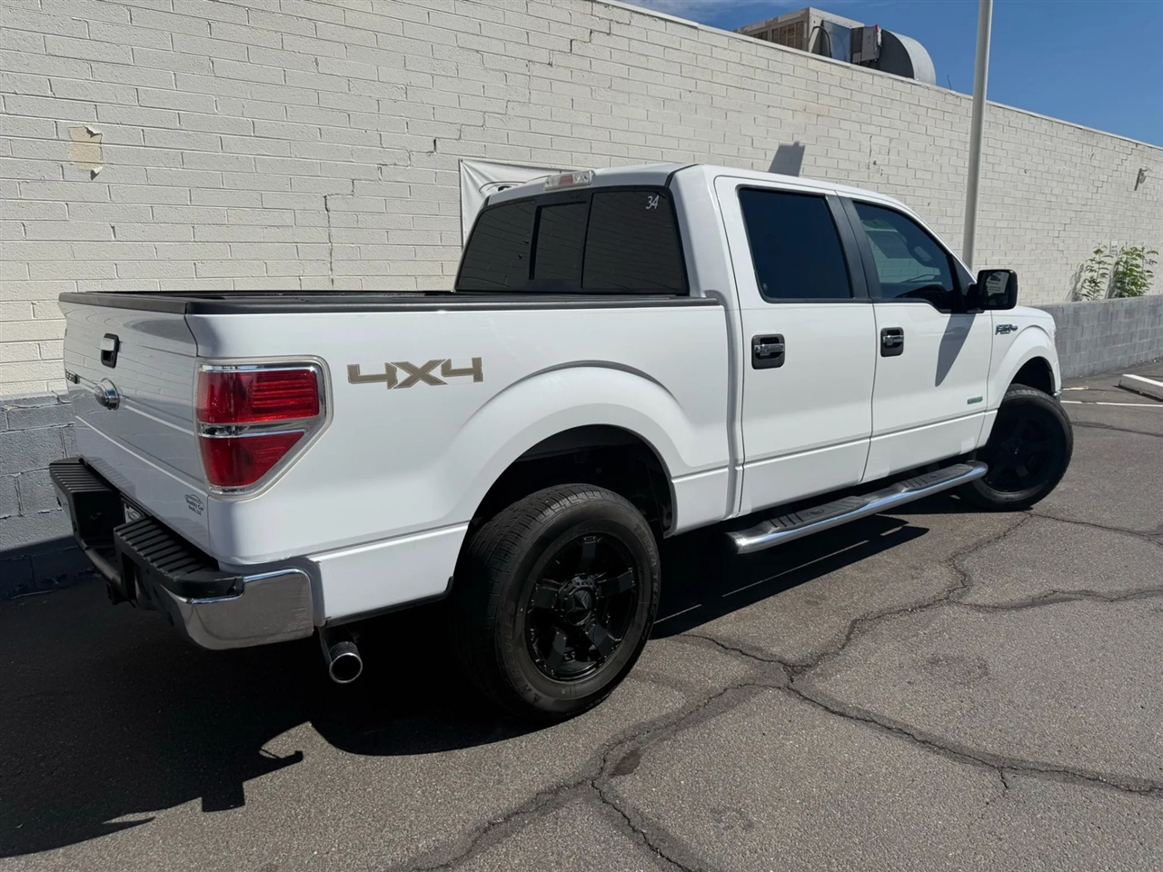 2013 Ford F-150 XLT photo 2
