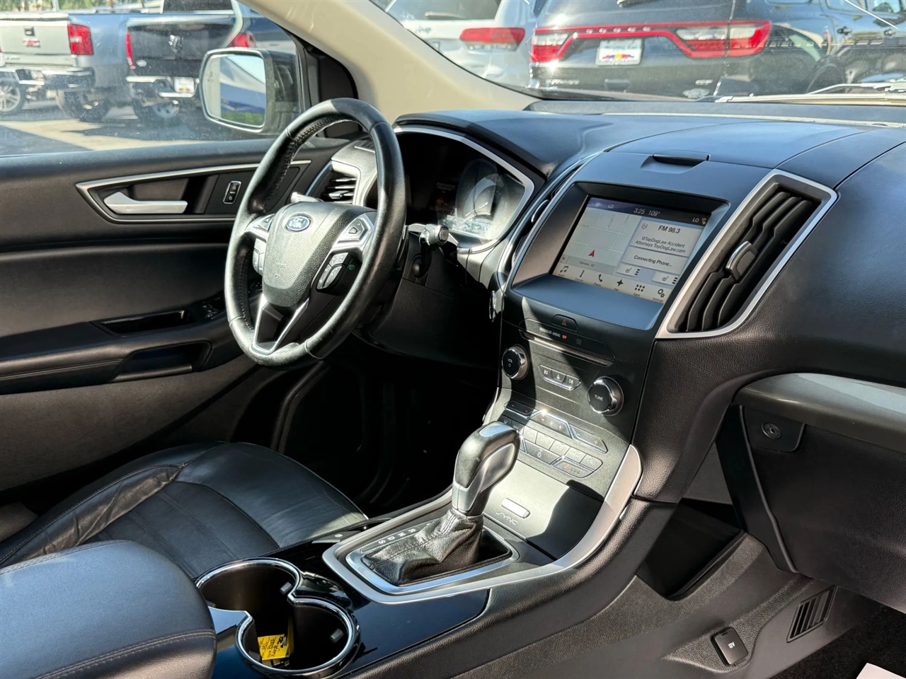2017 Ford Edge SEL photo 2