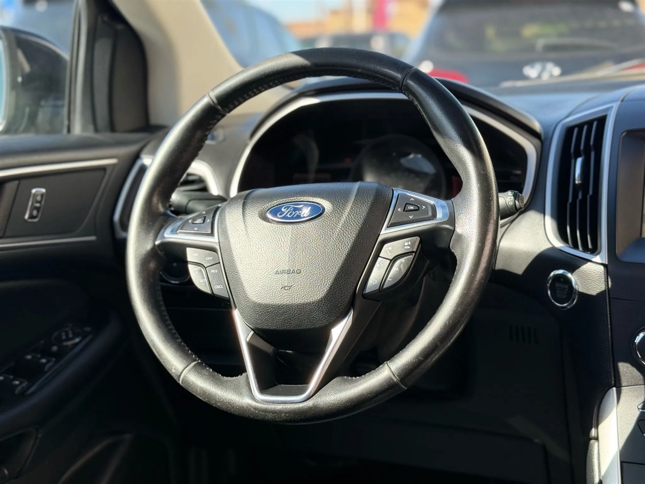 2017 Ford Edge SEL photo 13