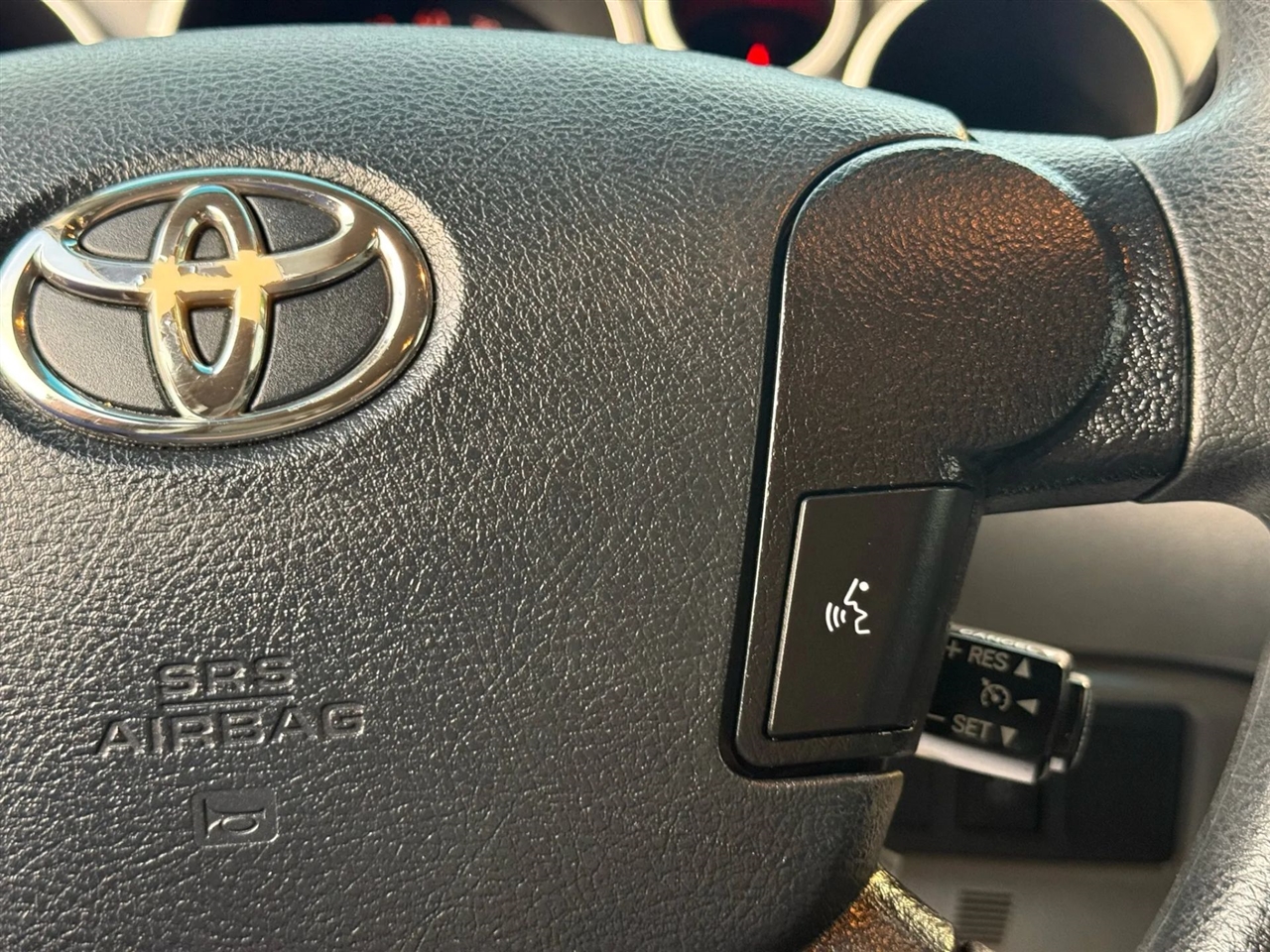 Toyota Tundra Tundra-Grade 5.7L Double Cab 2WD 2013