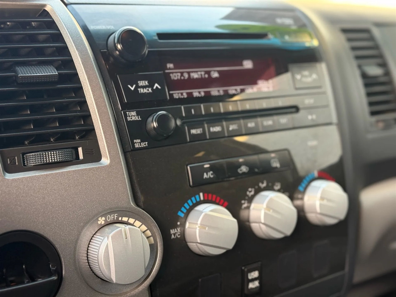 Toyota Tundra Tundra-Grade 5.7L Double Cab 2WD 2013