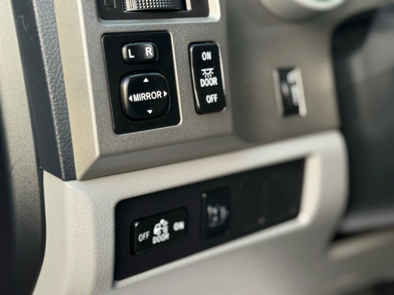 Toyota Tundra Tundra-Grade 5.7L Double Cab 2WD 2013