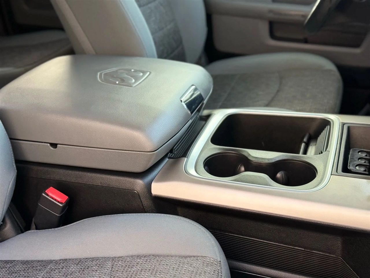 RAM 1500 SLT Quad Cab 2WD 2017