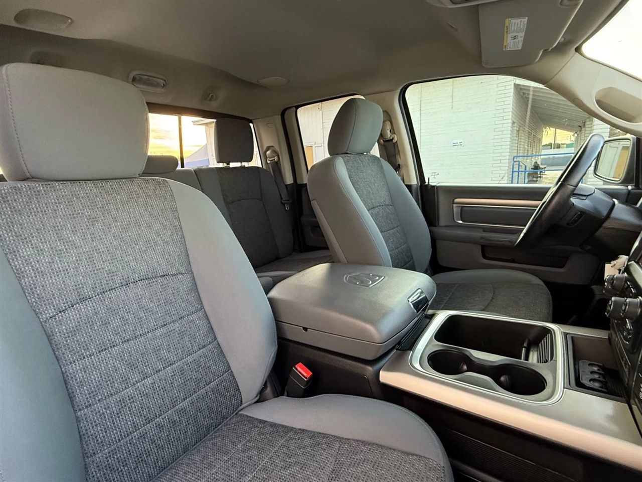 RAM 1500 SLT Quad Cab 2WD 2017