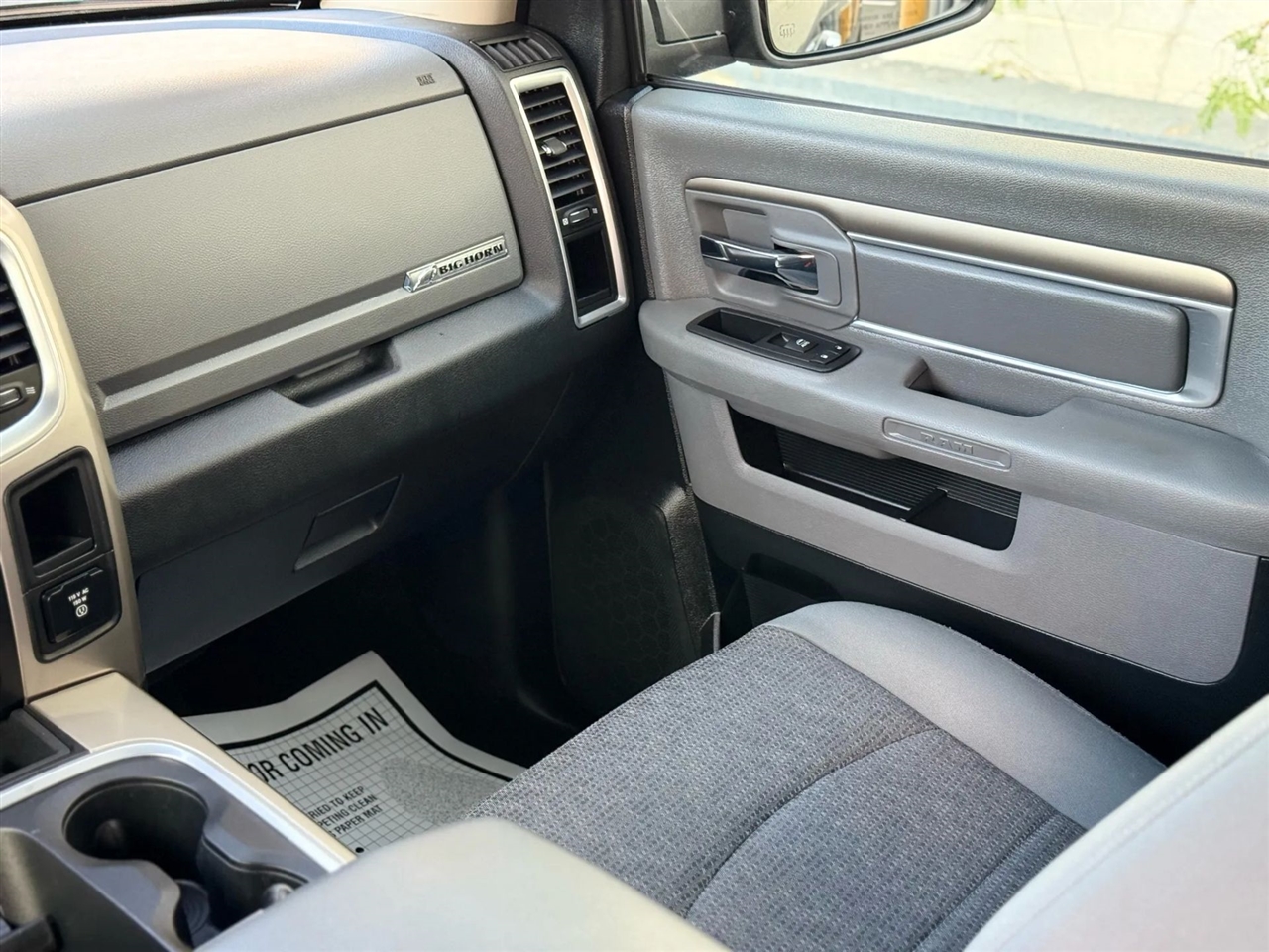 RAM 1500 SLT Quad Cab 2WD 2017