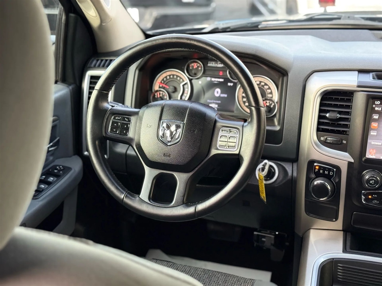 RAM 1500 SLT Quad Cab 2WD 2017