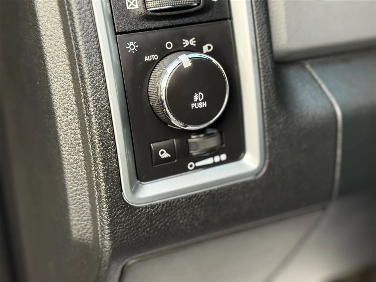 RAM 1500 SLT Quad Cab 2WD 2017