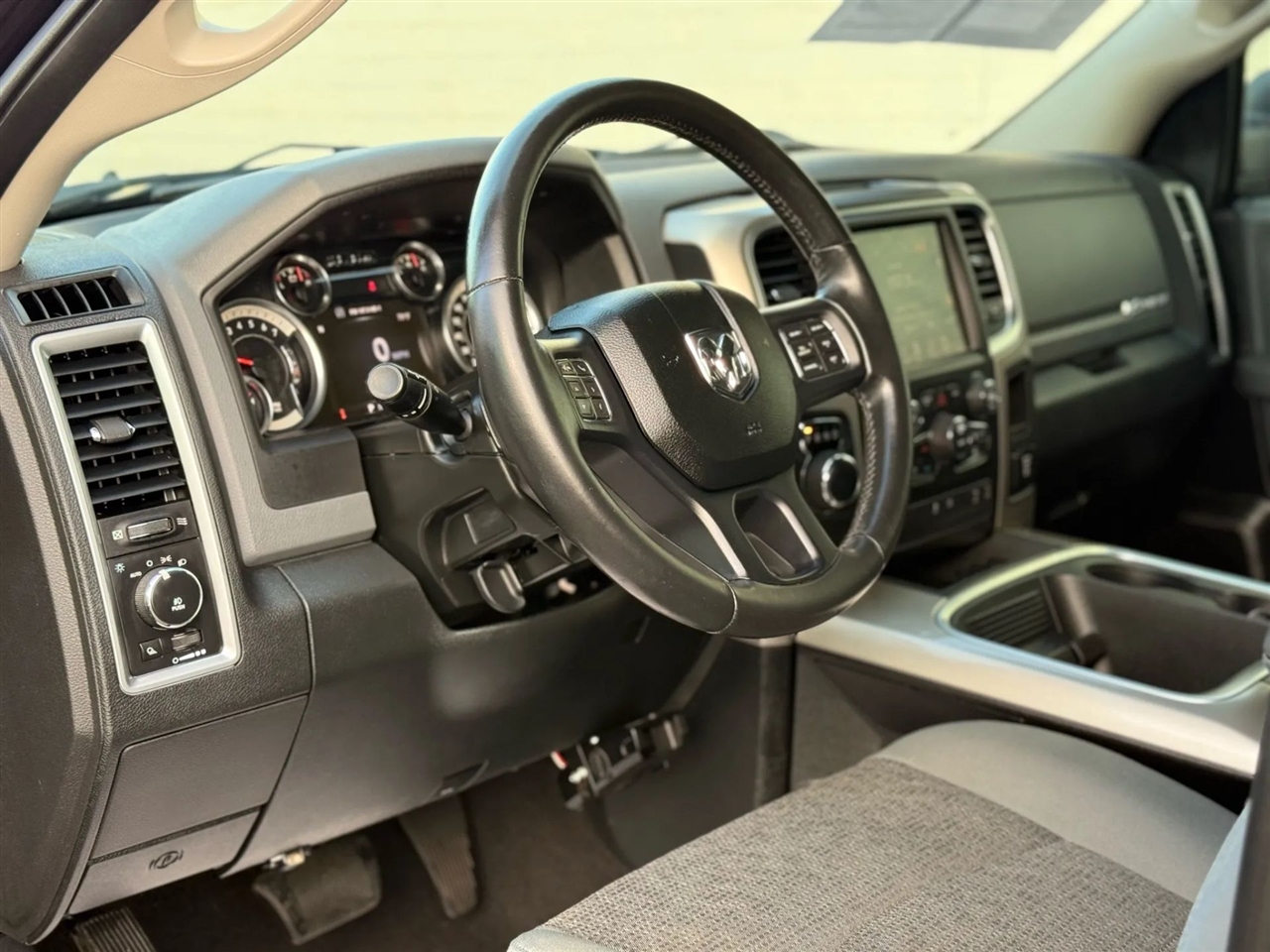 RAM 1500 SLT Quad Cab 2WD 2017