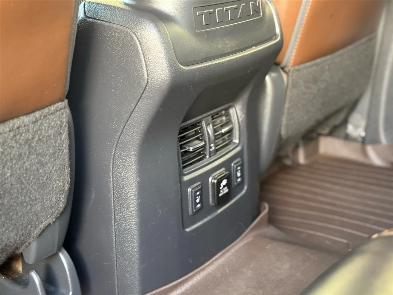 Nissan Titan XD Platinum Reserve 4WD 2017