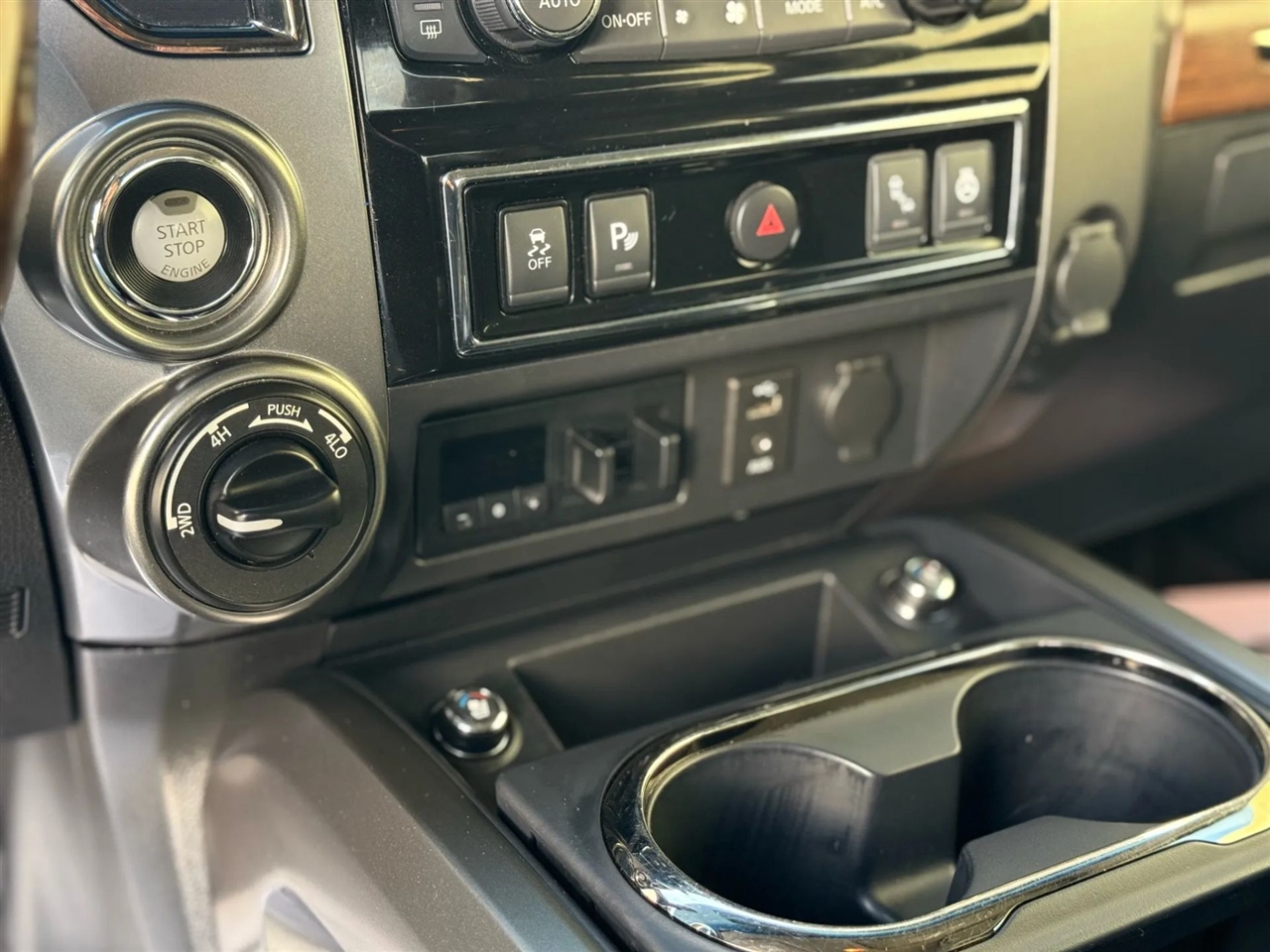 Nissan Titan XD Platinum Reserve 4WD 2017