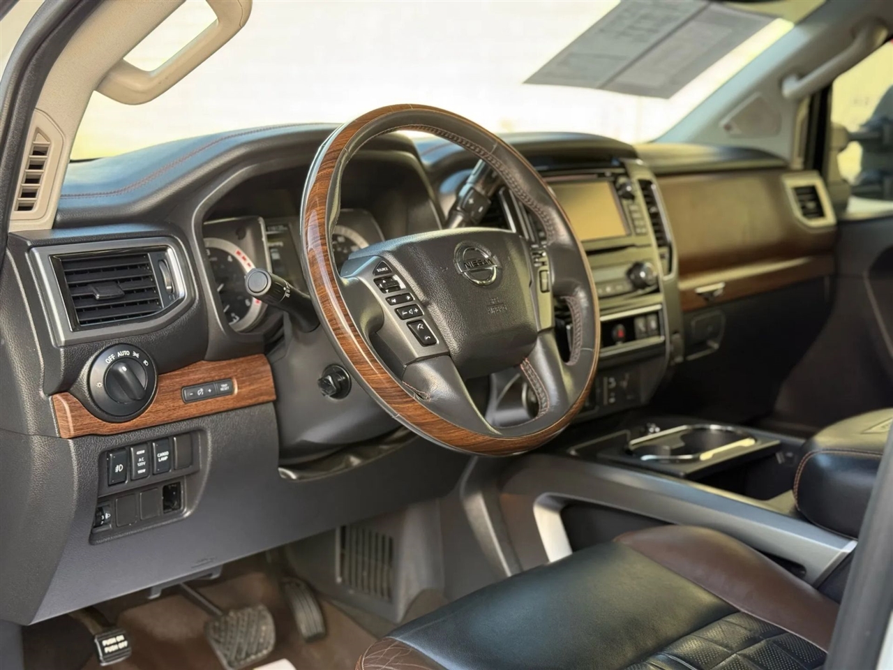 Nissan Titan XD Platinum Reserve 4WD 2017