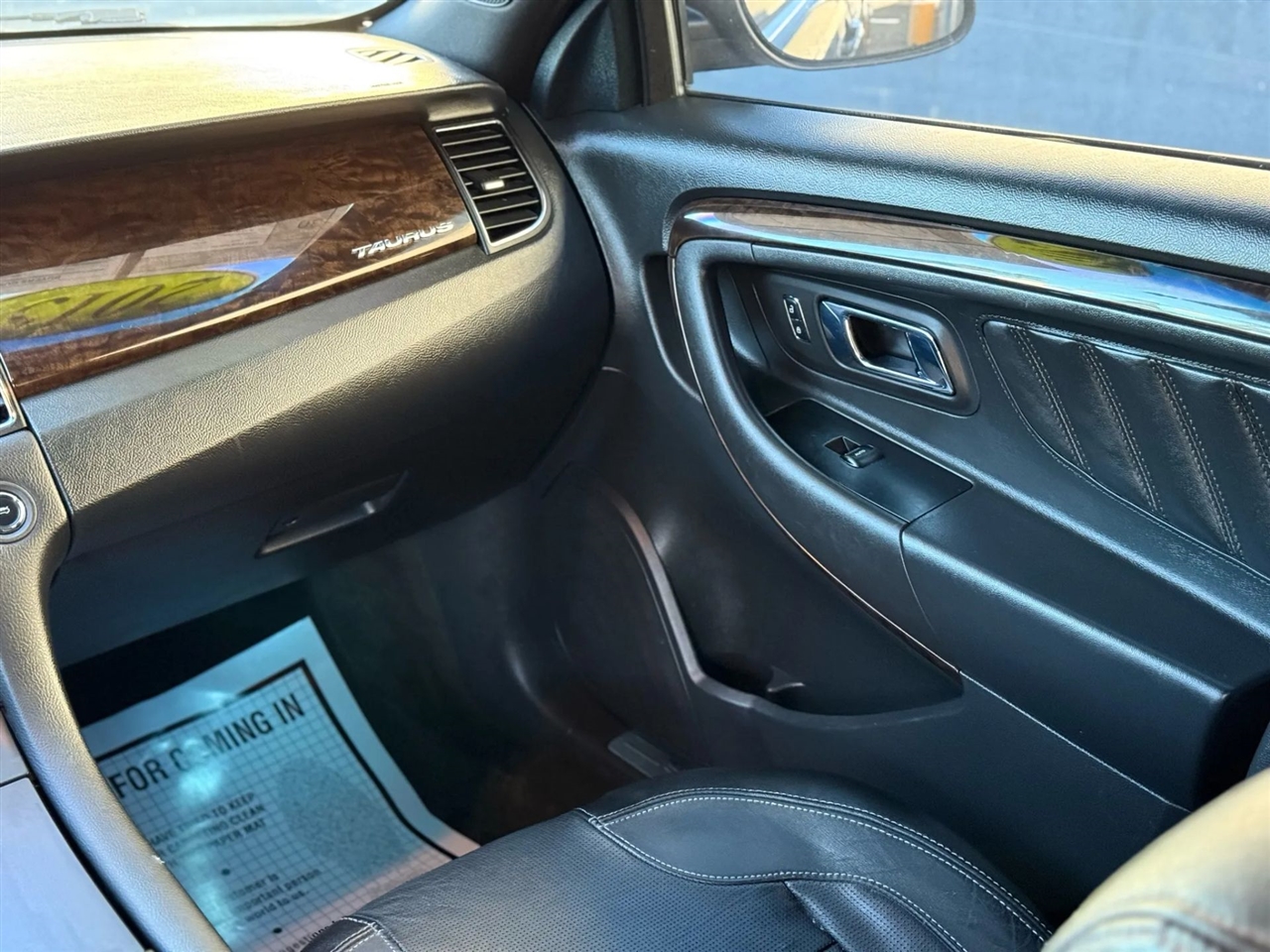 Ford Taurus Limited FWD 2015