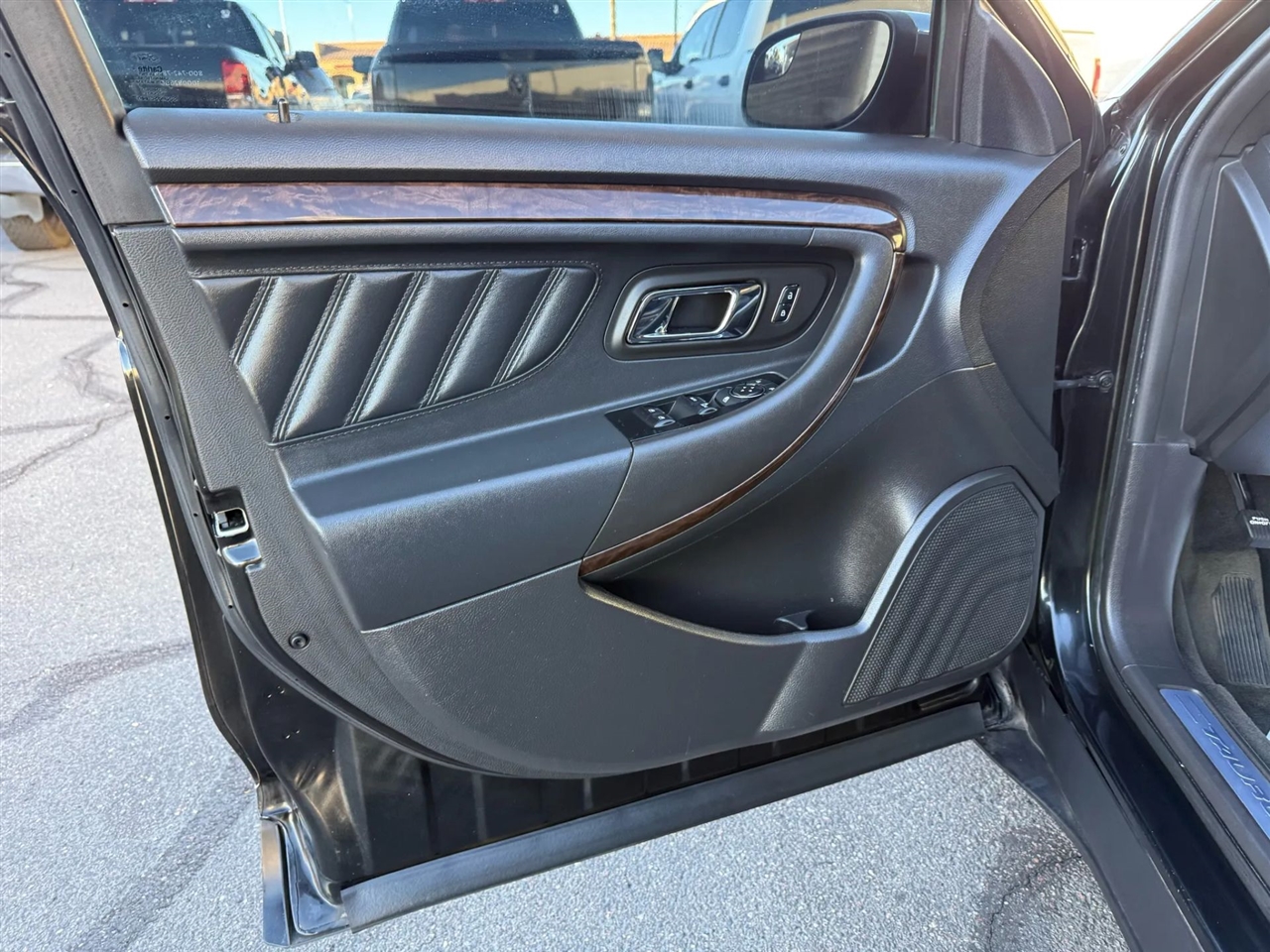 Ford Taurus Limited FWD 2015