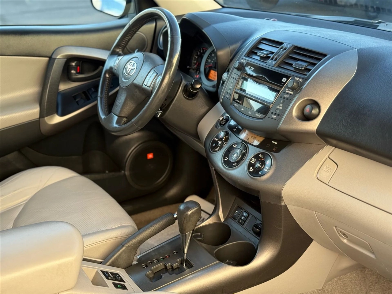 Toyota RAV4 Limited V6 4WD 2010