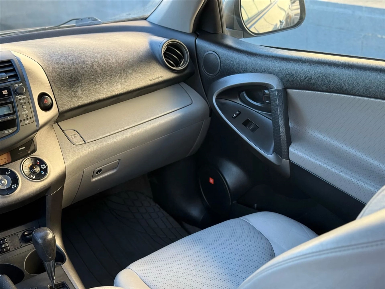 Toyota RAV4 Limited V6 4WD 2010