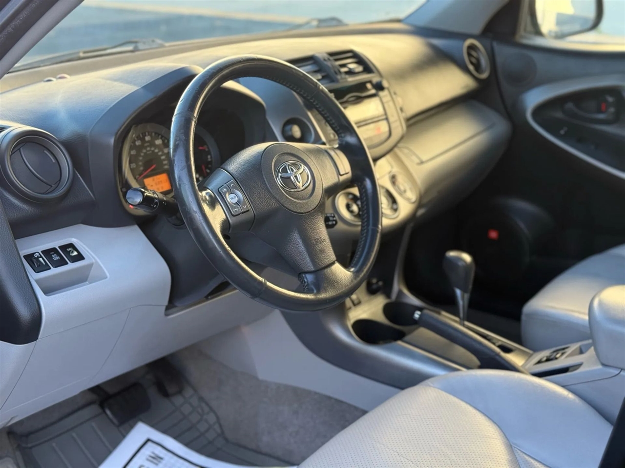 Toyota RAV4 Limited V6 4WD 2010