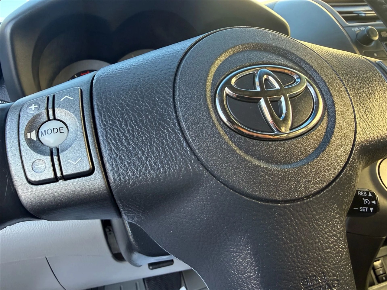 Toyota RAV4 Limited V6 4WD 2010