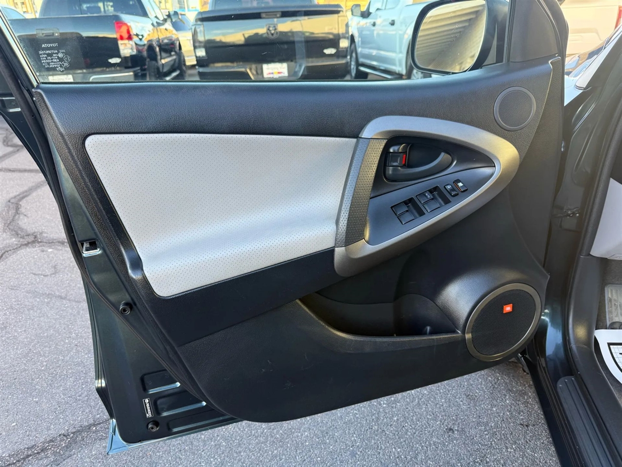 Toyota RAV4 Limited V6 4WD 2010